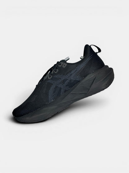 Asics Novablast 5 — buty sportowe męskie w bardzo dobrym stanie rozmiar 44, wewnętrzny panel prawego buta