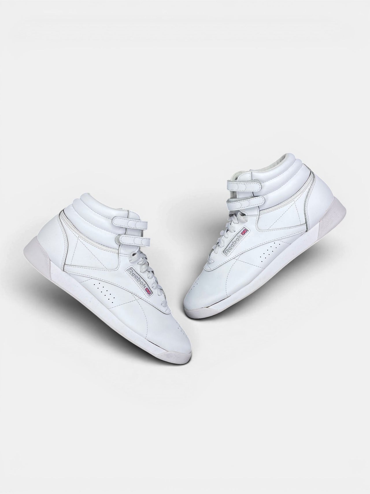 Reebok HiSneakers — buty sportowe damskie w bardzo dobrym stanie rozmiar 40.5, widok z góry na zewnętrzną stronę butów