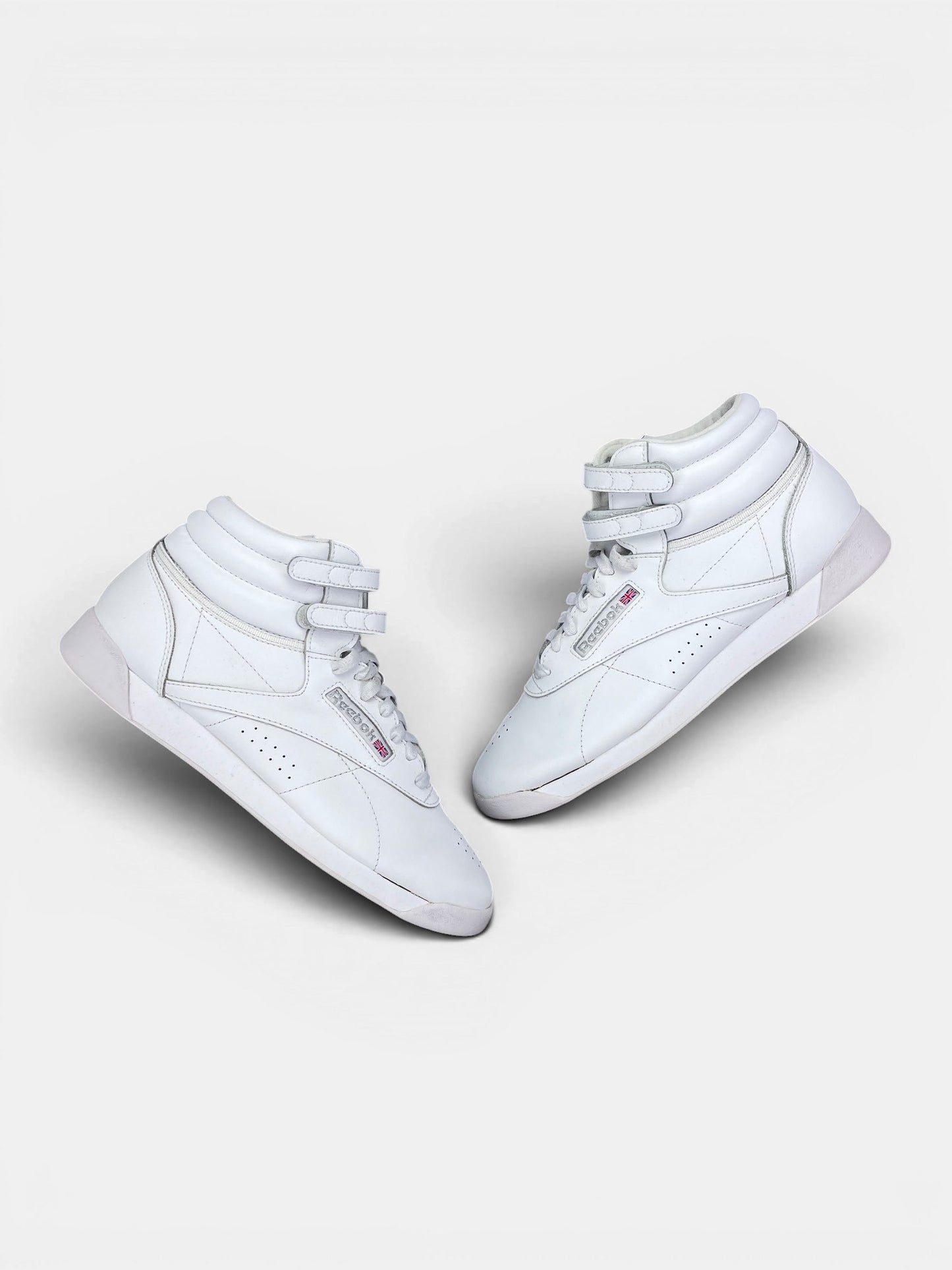 Reebok HiSneakers — buty sportowe damskie w bardzo dobrym stanie rozmiar 40.5, widok z góry na zewnętrzną stronę butów