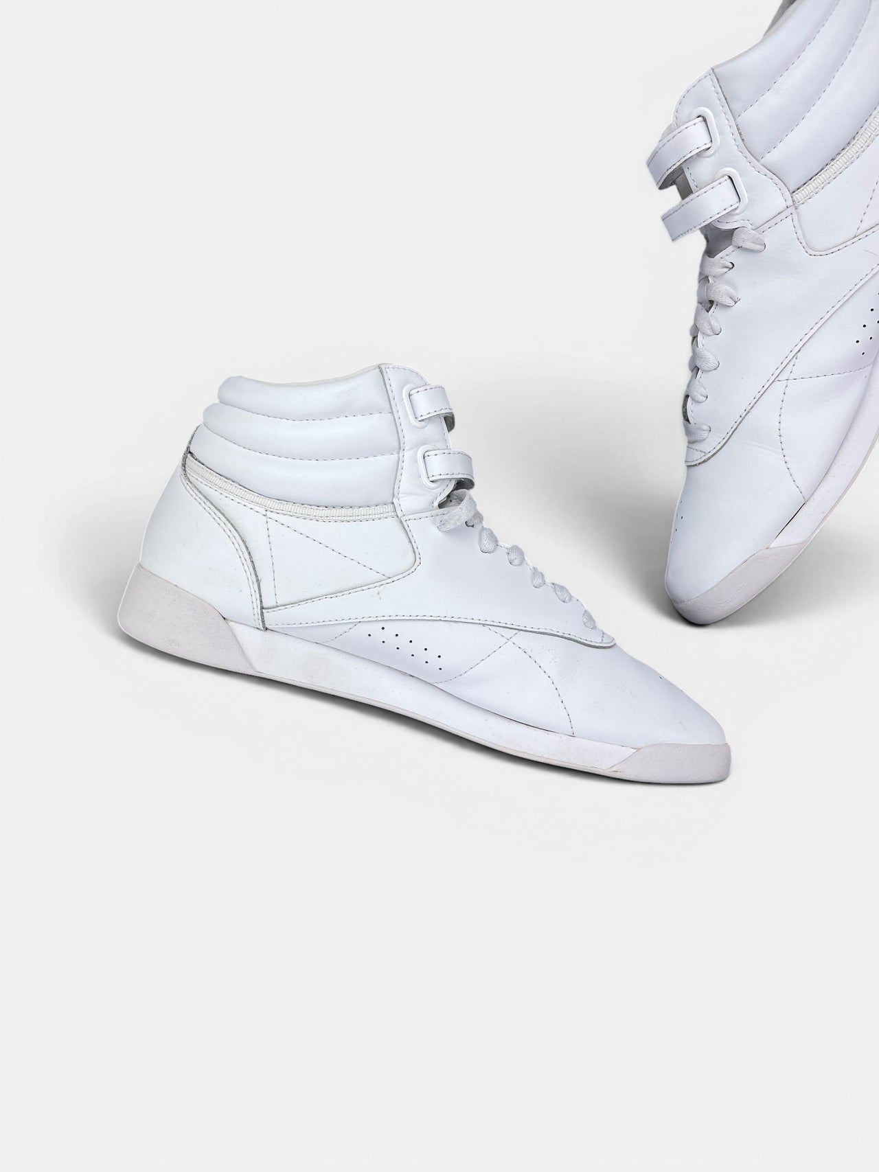 Reebok HiSneakers — buty sportowe damskie w bardzo dobrym stanie rozmiar 40.5, wewnętrzny panel lewego buta