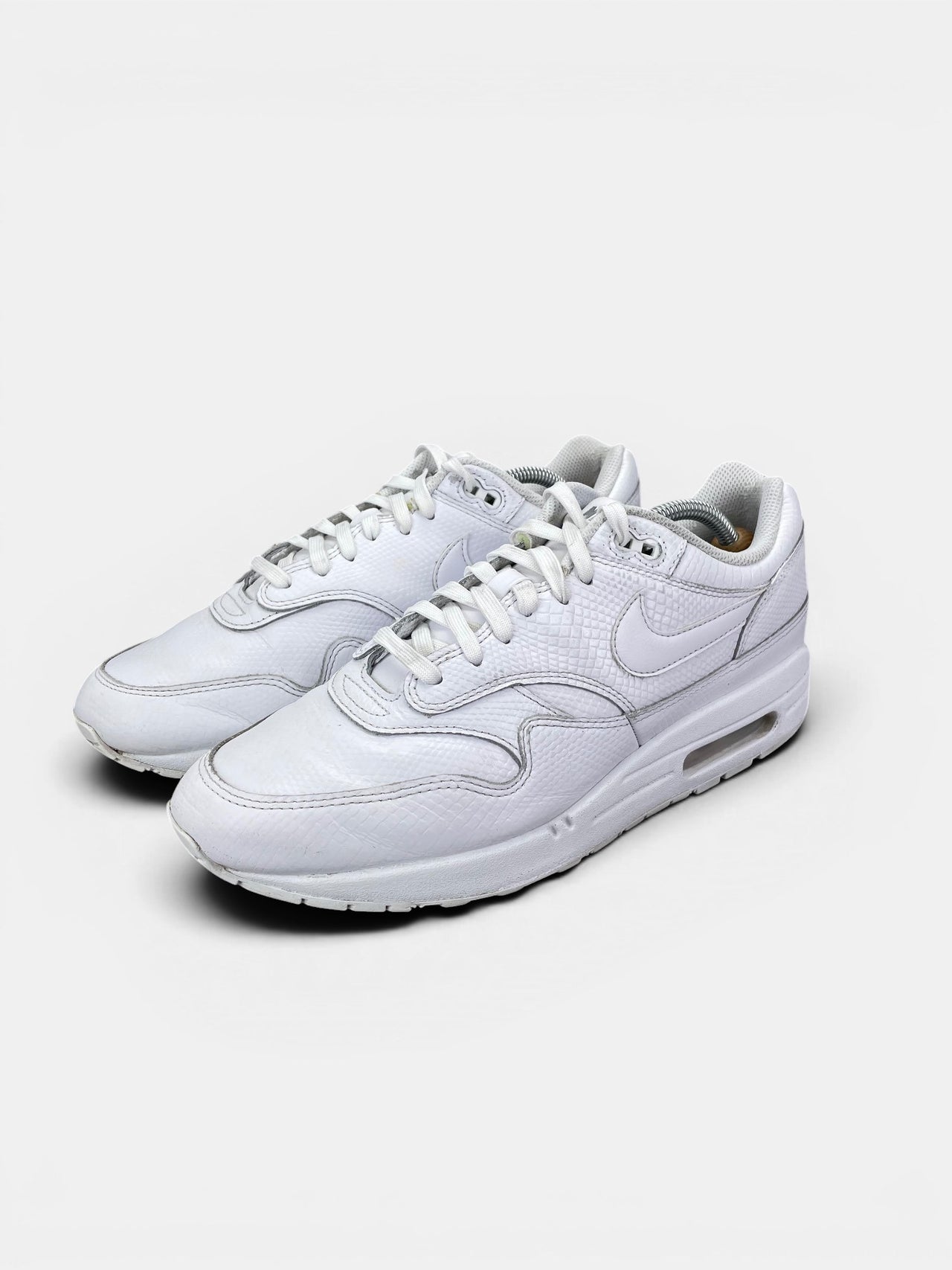 Nike Air Max 1 White Snakeskin — buty sportowe męskie w bardzo dobrym stanie rozmiar 44.5, widok z boku