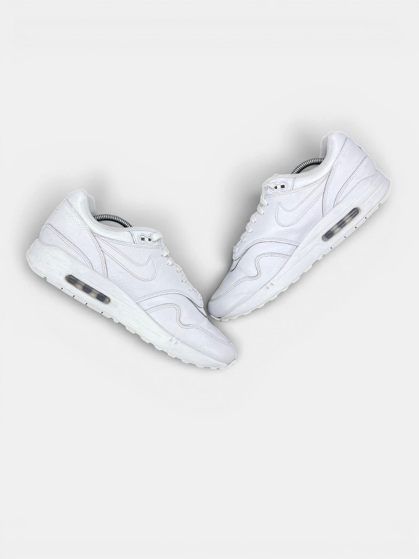 Nike Air Max 1 White Snakeskin — buty sportowe męskie w bardzo dobrym stanie rozmiar 44.5, zewnętrzny panel prawego buta