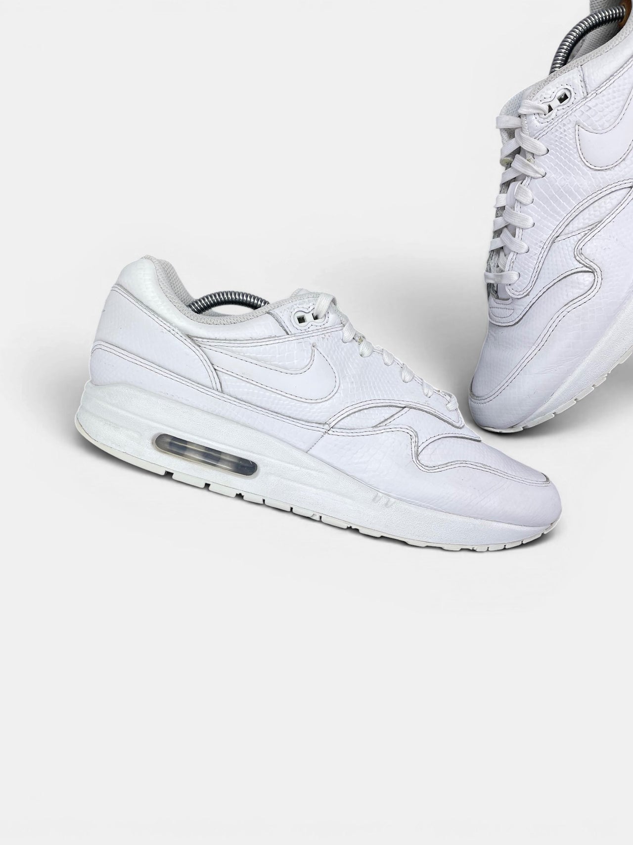 Nike Air Max 1 White Snakeskin — buty sportowe męskie w bardzo dobrym stanie rozmiar 44.5, zewnętrzny panel lewego buta
