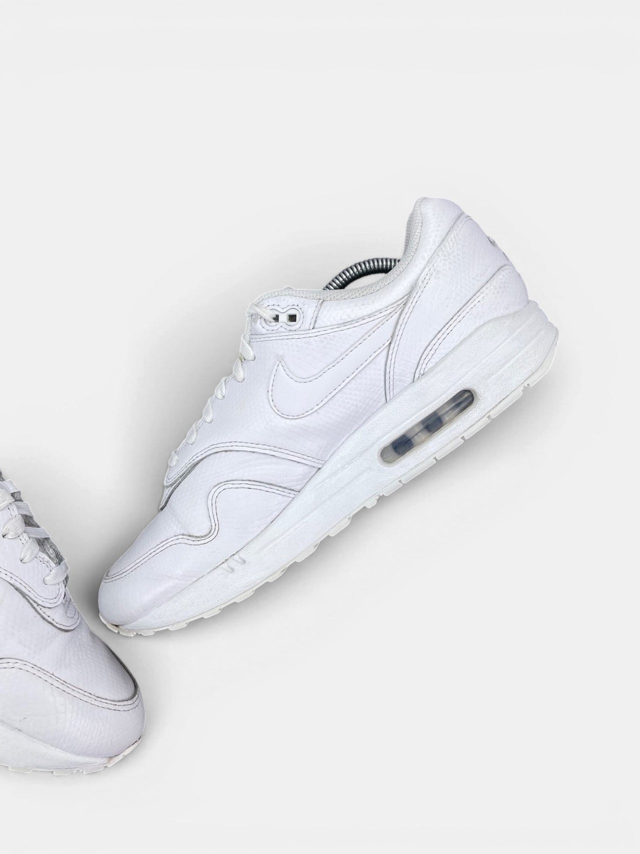 Nike Air Max 1 White Snakeskin — buty sportowe męskie w bardzo dobrym stanie rozmiar 44.5, wewnętrzny panel prawego buta