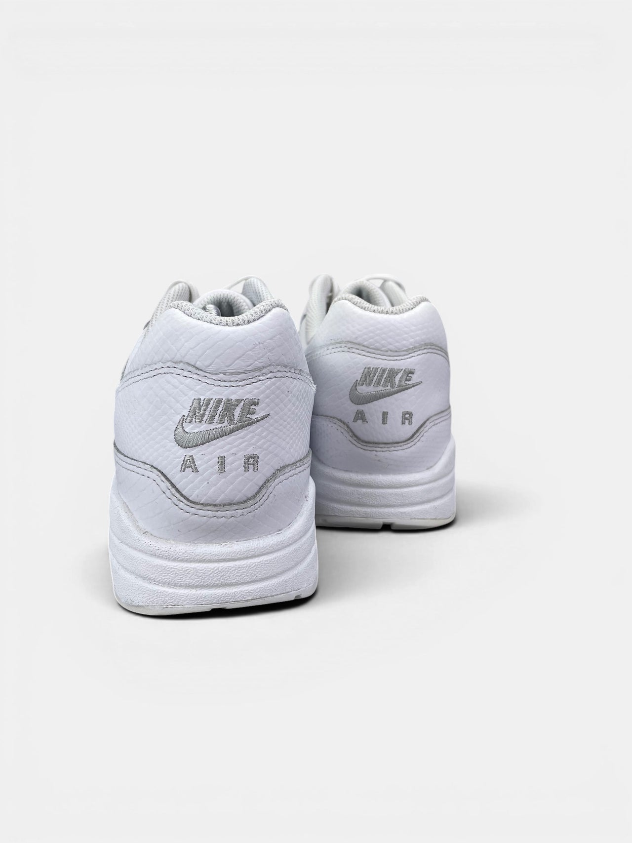 Nike Air Max 1 White Snakeskin — buty sportowe męskie w bardzo dobrym stanie rozmiar 44.5, widok z tyłu