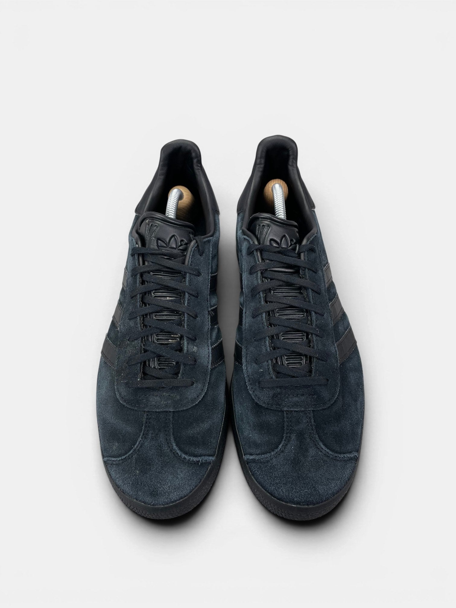 Adidas Gazelle “Triple Black” Triple Black — buty sportowe męskie w bardzo dobrym stanie rozmiar 45 1/3, widok z góry