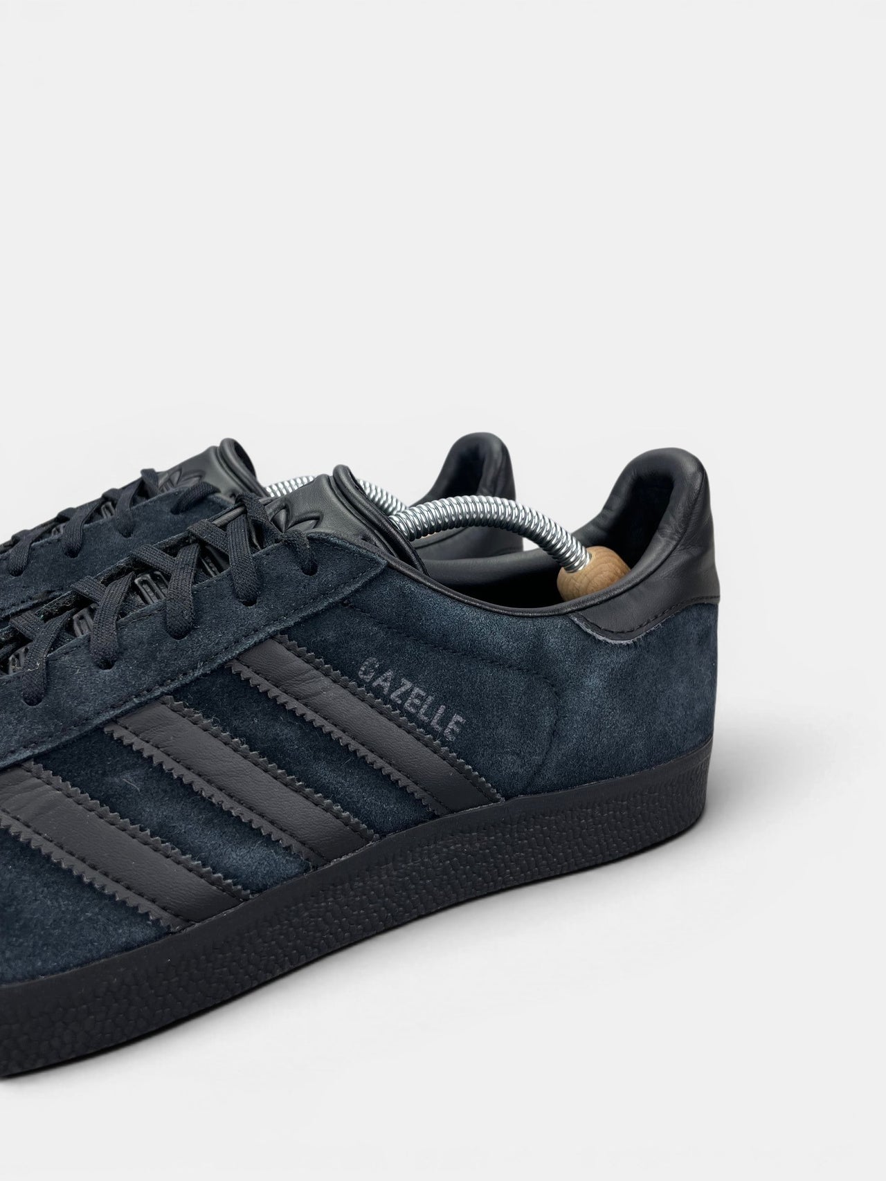 Adidas Gazelle “Triple Black” Triple Black — buty sportowe męskie w bardzo dobrym stanie rozmiar 45 1/3, opcjonalne zdjęcie 1