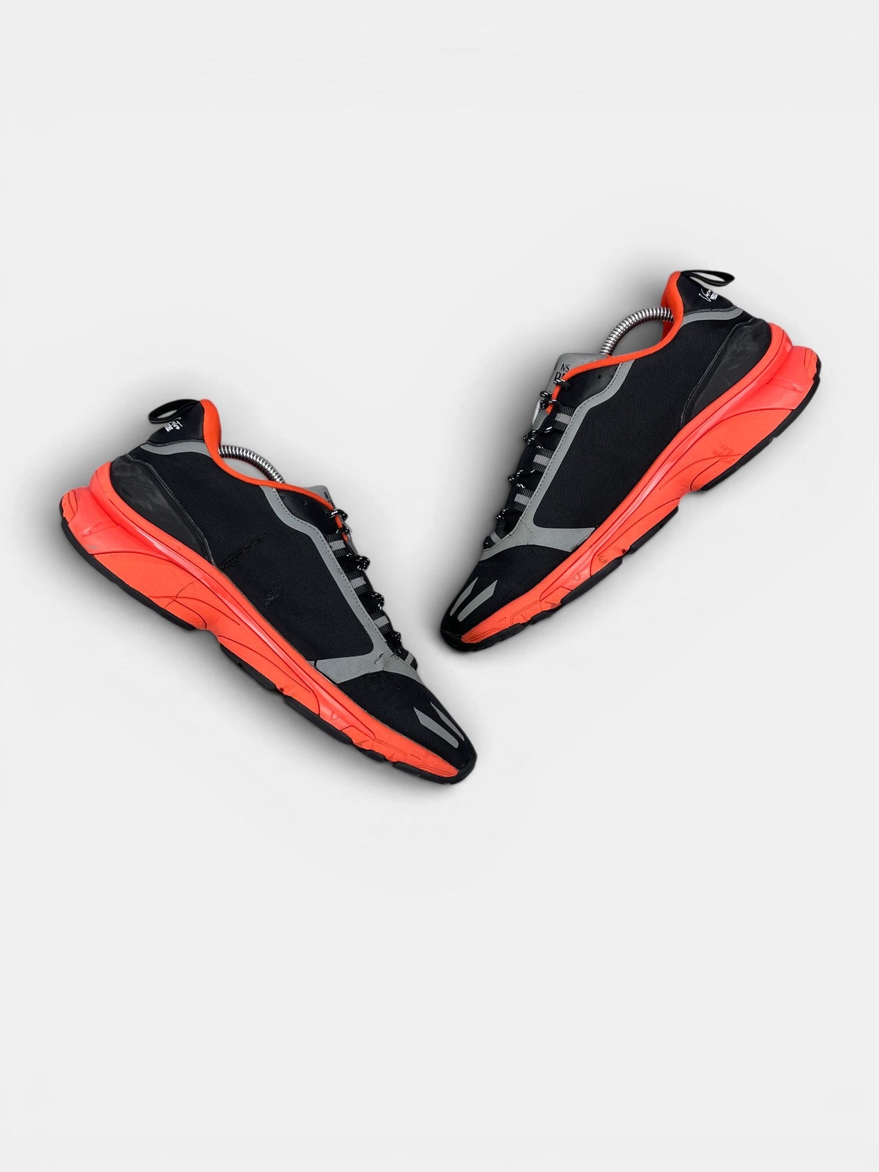 Versace Jeans Couture Sneakers — buty sportowe męskie w bardzo dobrym stanie rozmiar 43, zewnętrzny panel prawego buta