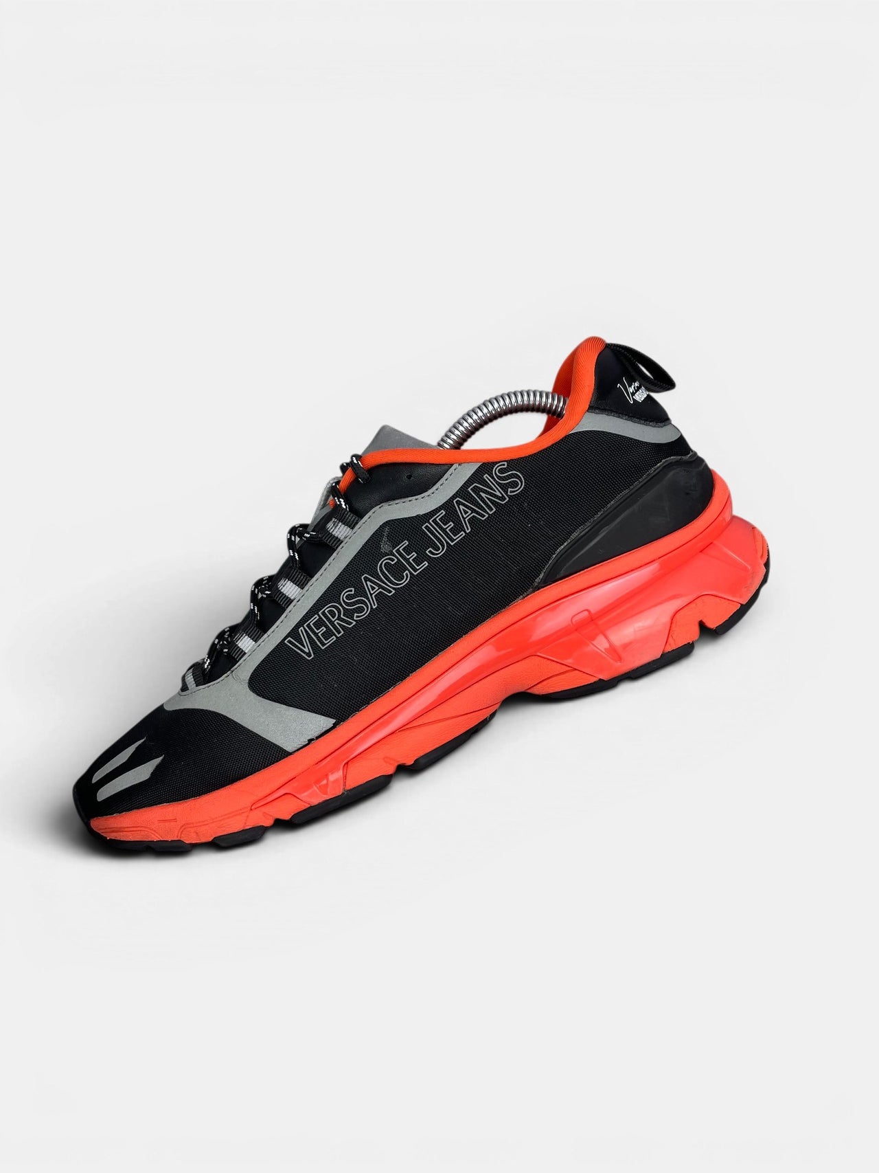 Versace Jeans Couture Sneakers — buty sportowe męskie w bardzo dobrym stanie rozmiar 43, widok z góry na wewnętrzną stronę butów