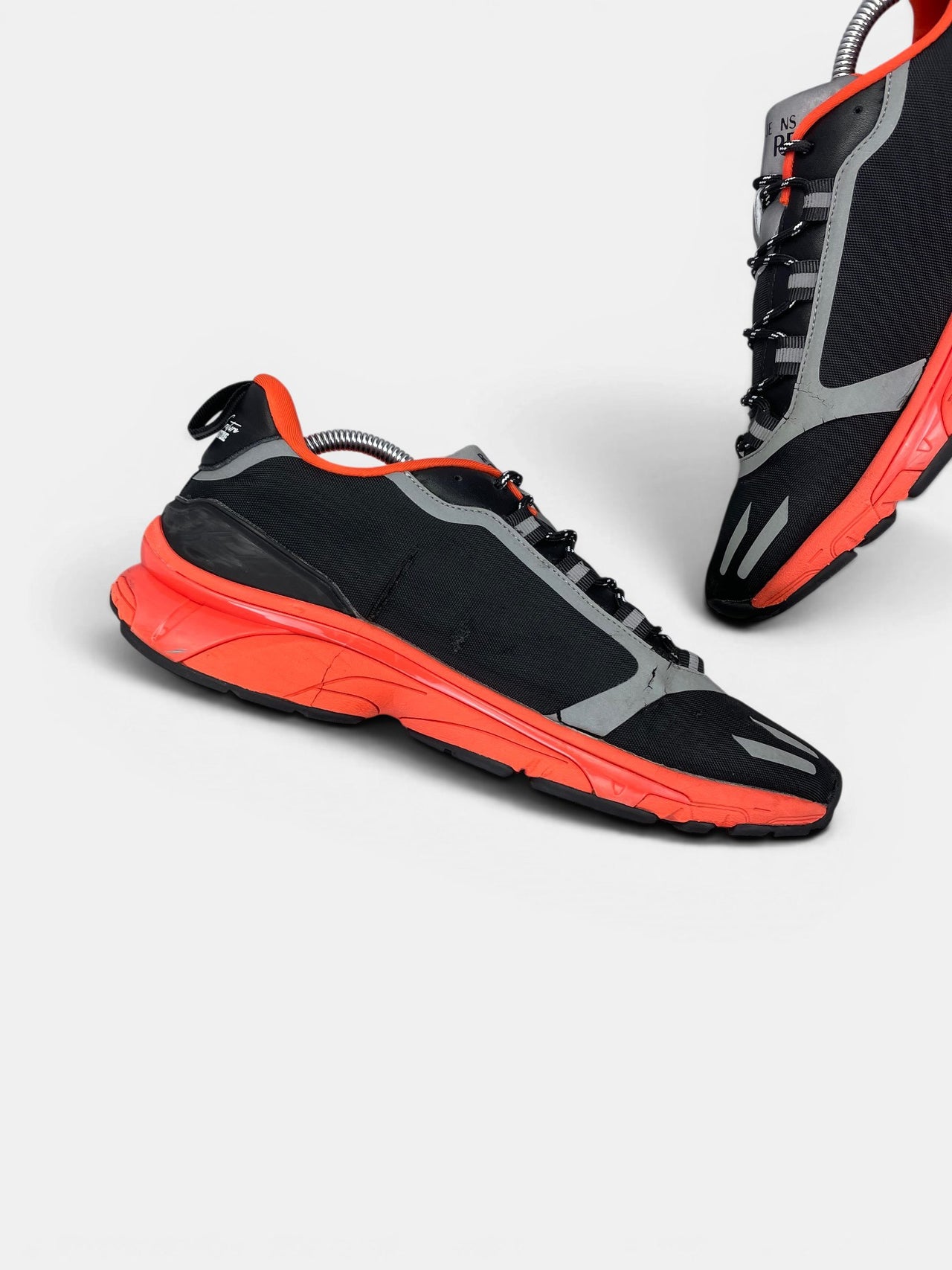Versace Jeans Couture Sneakers — buty sportowe męskie w bardzo dobrym stanie rozmiar 43, wewnętrzny panel lewego buta