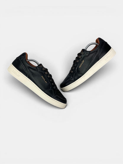 Replay Sneakers — buty sportowe męskie w bardzo dobrym stanie rozmiar 43, widok z góry na zewnętrzną stronę butów