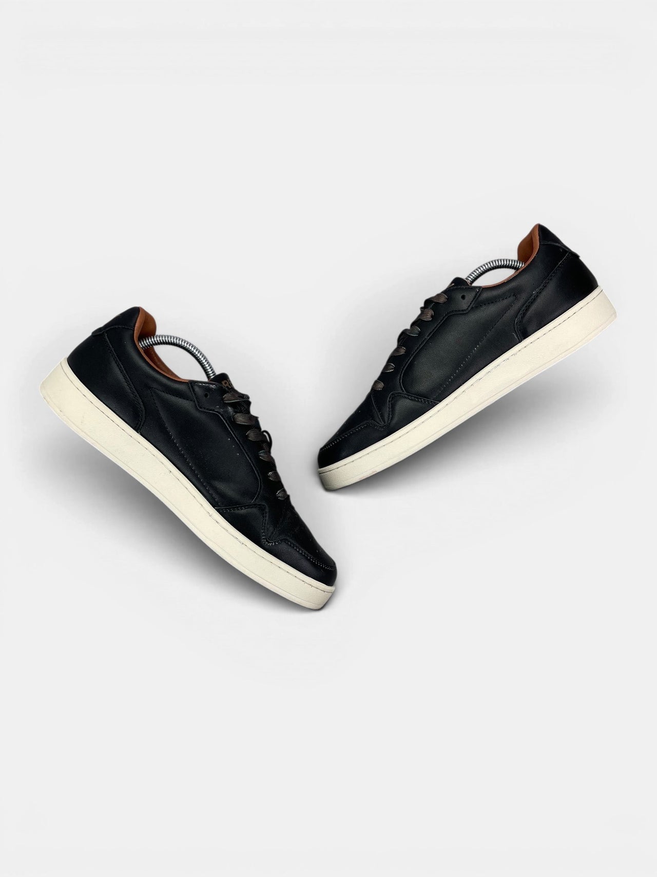 Replay Sneakers — buty sportowe męskie w bardzo dobrym stanie rozmiar 43, zewnętrzny panel prawego buta
