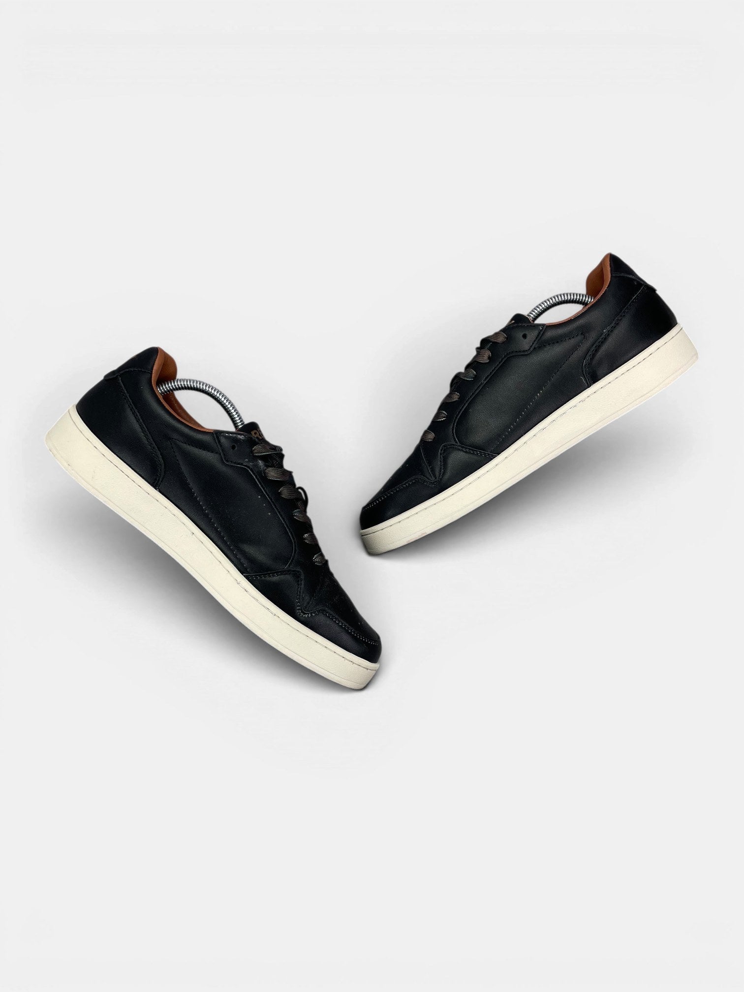 Replay Sneakers — buty sportowe męskie w bardzo dobrym stanie rozmiar 43, zewnętrzny panel prawego buta