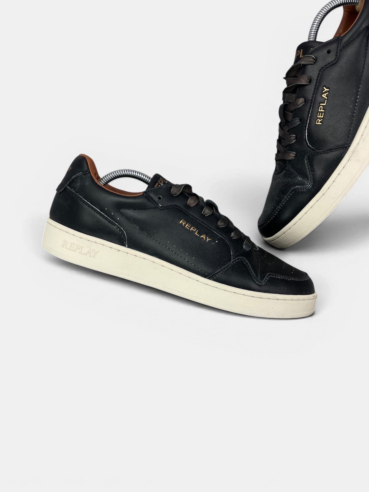 Replay Sneakers — buty sportowe męskie w bardzo dobrym stanie rozmiar 43, zewnętrzny panel lewego buta
