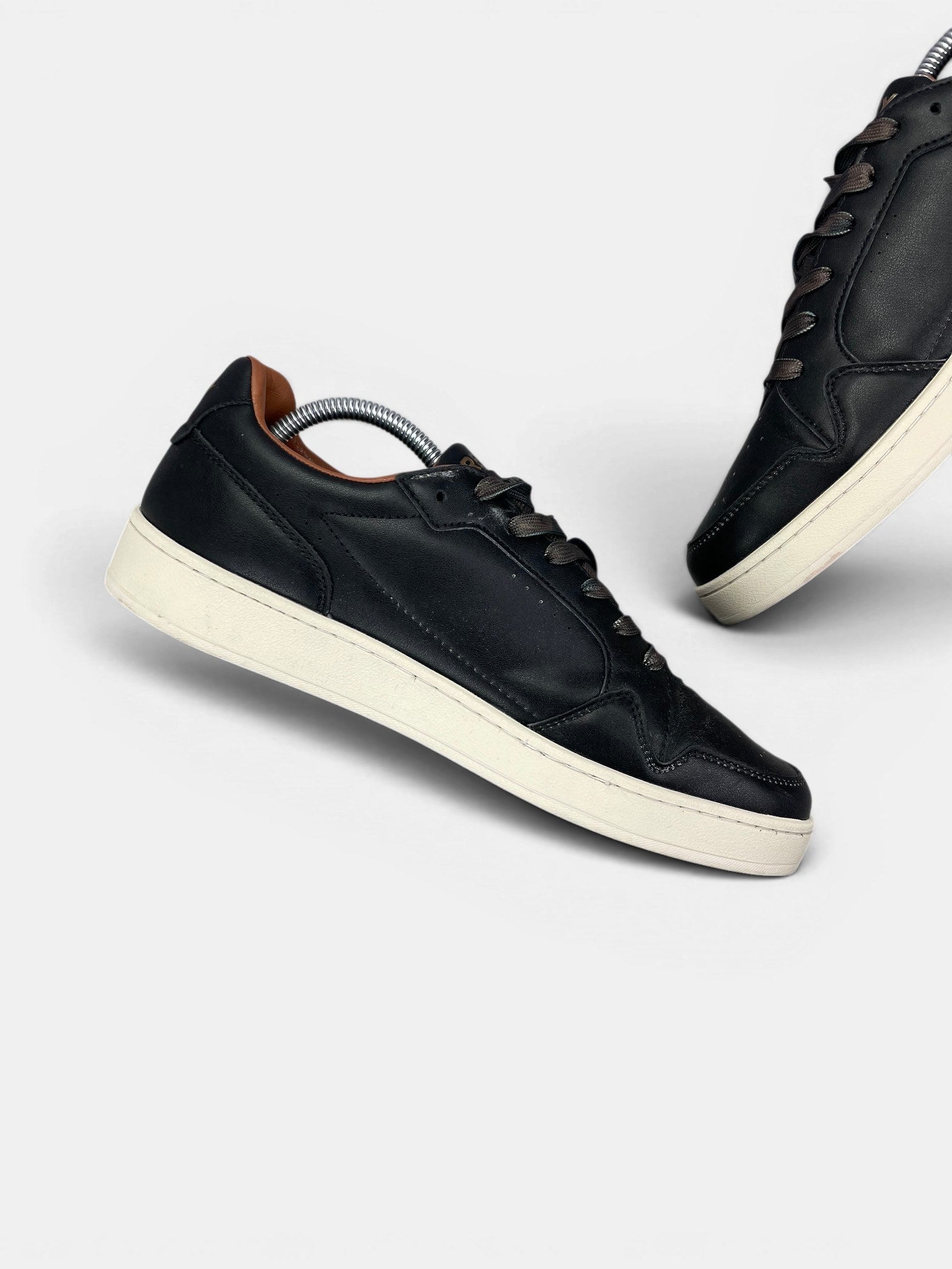 Replay Sneakers — buty sportowe męskie w bardzo dobrym stanie rozmiar 43, wewnętrzny panel lewego buta