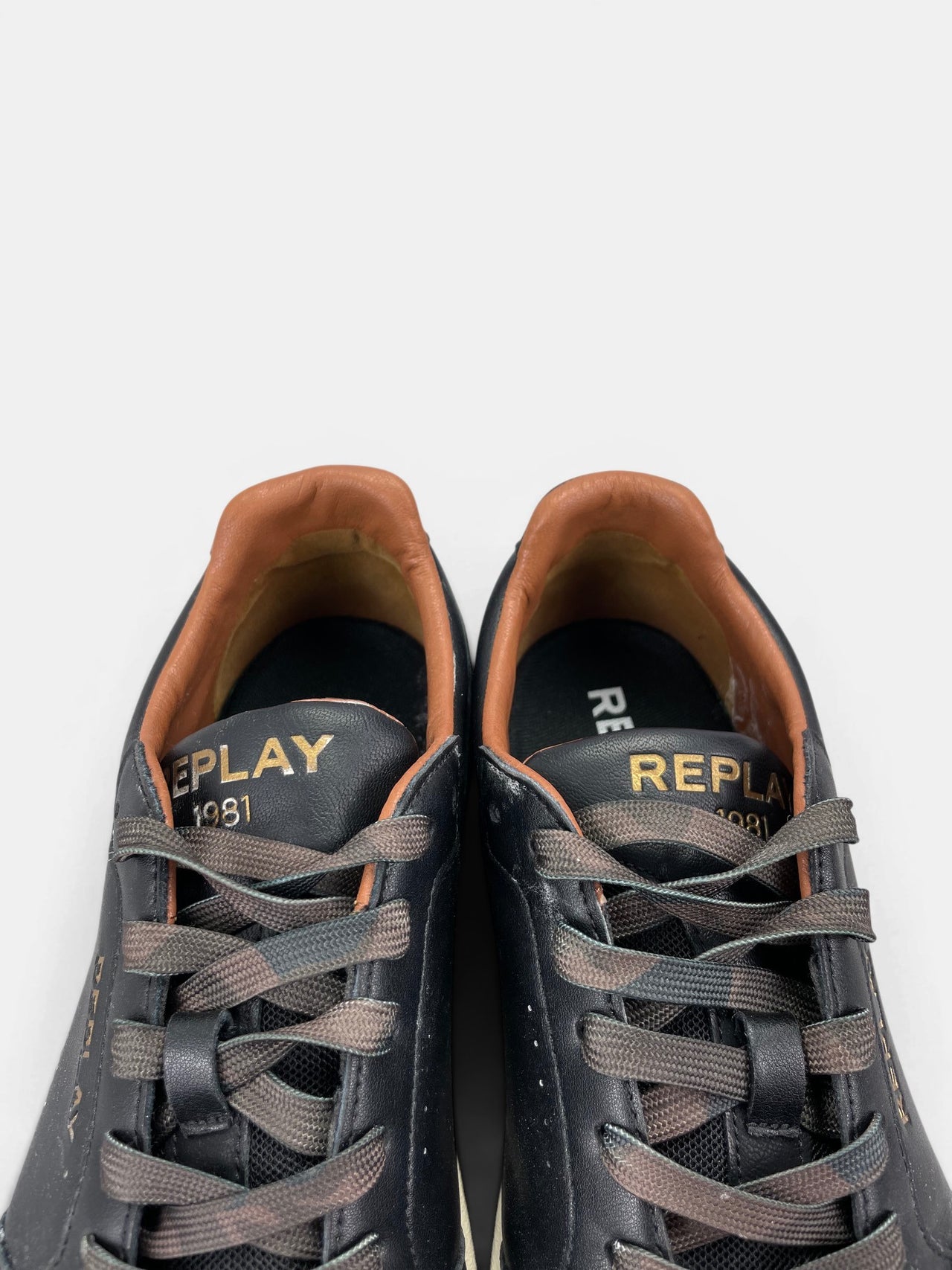 Replay Sneakers — buty sportowe męskie w bardzo dobrym stanie rozmiar 43, zapiętki butów
