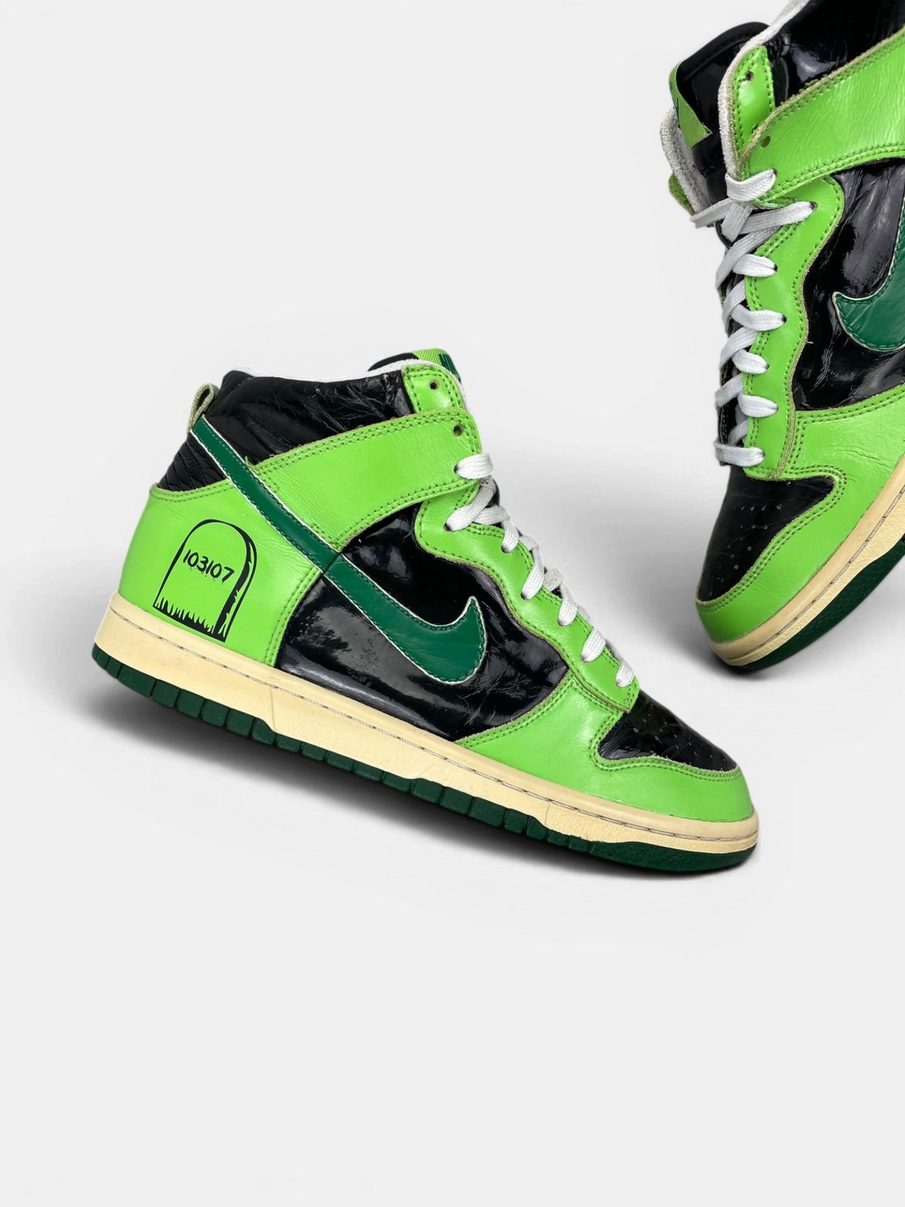 Nike Dunk High Halloween — buty sportowe damskie w bardzo dobrym stanie rozmiar 38, zewnętrzny panel lewego buta