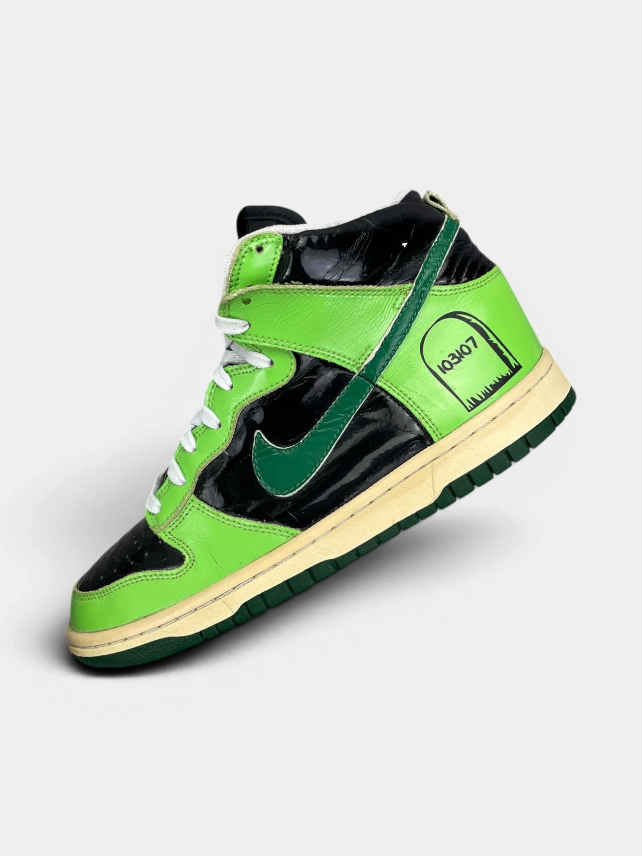 Nike Dunk High Halloween — buty sportowe damskie w bardzo dobrym stanie rozmiar 38, widok z góry na wewnętrzną stronę butów