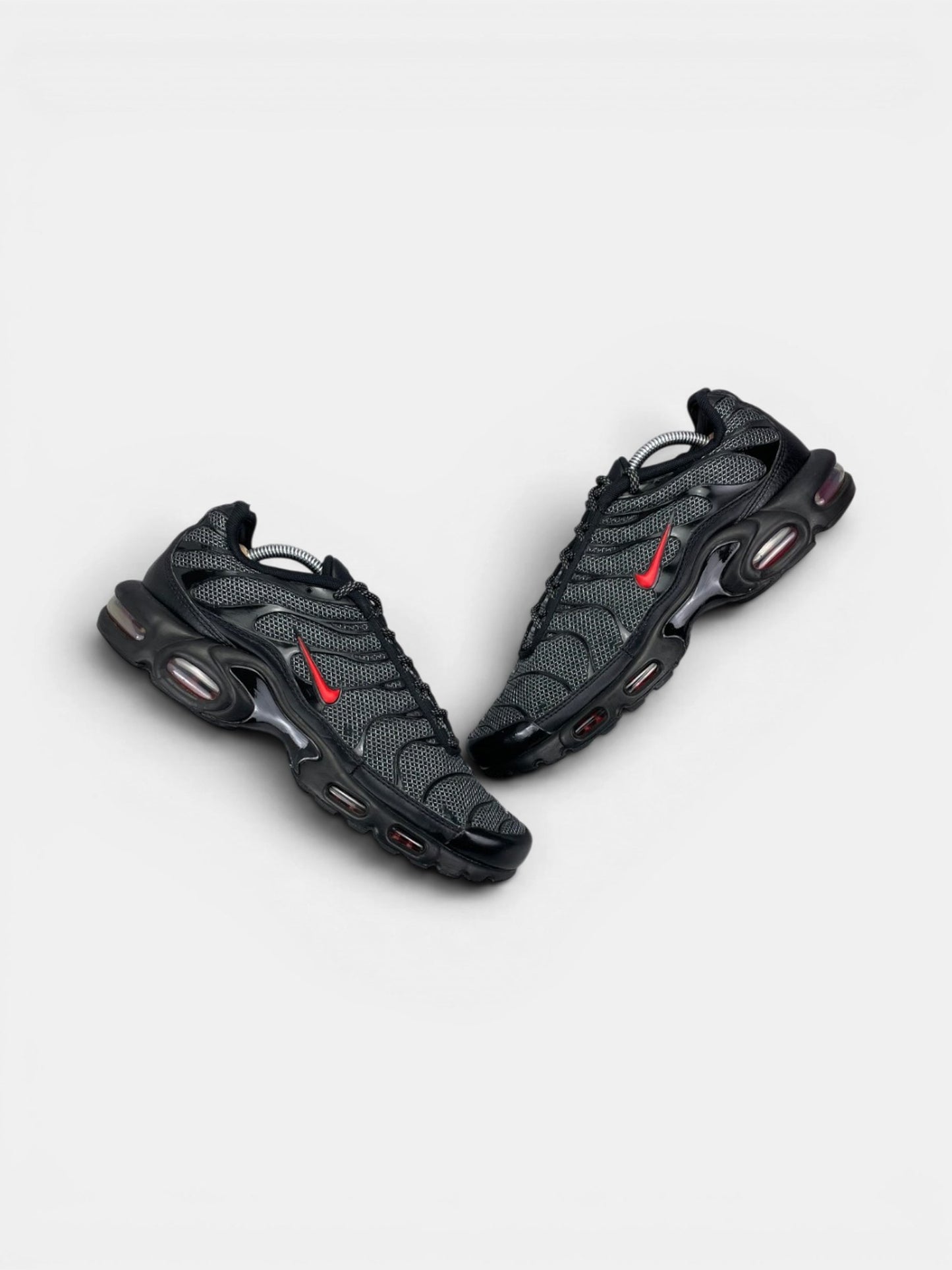 Nike Air Max Plus Metal Mesh — buty sportowe męskie w bardzo dobrym stanie rozmiar 45, widok z góry na zewnętrzną stronę butów