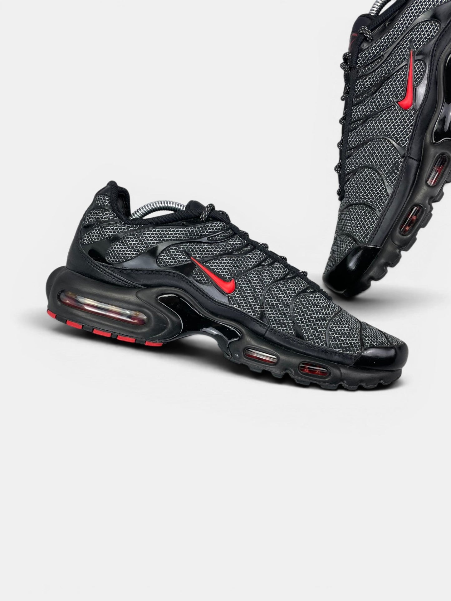 Nike Air Max Plus Metal Mesh — buty sportowe męskie w bardzo dobrym stanie rozmiar 45, wewnętrzny panel lewego buta