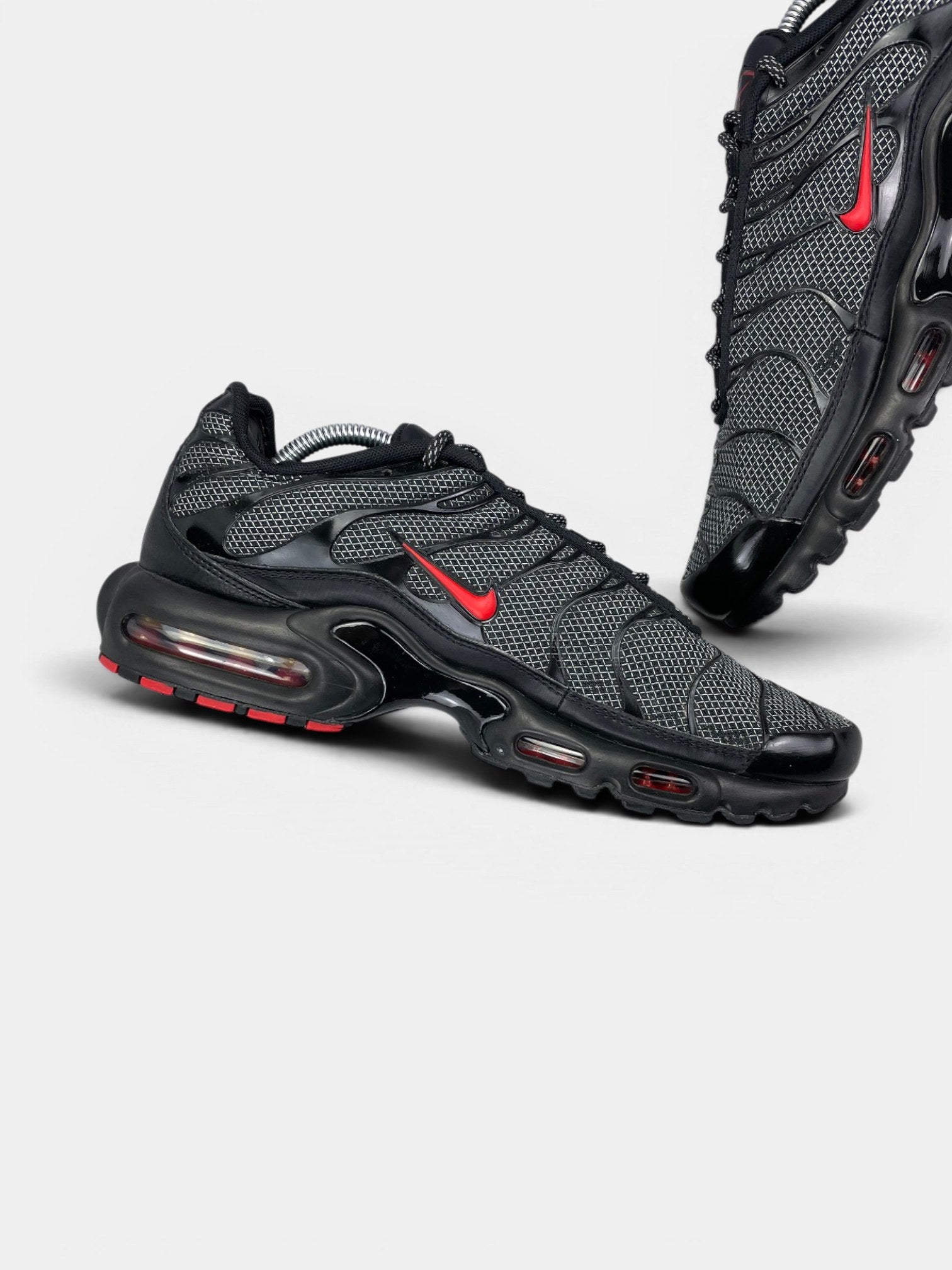Nike Air Max Plus Metal Mesh — buty sportowe męskie w bardzo dobrym stanie rozmiar 45, wewnętrzny panel lewego buta