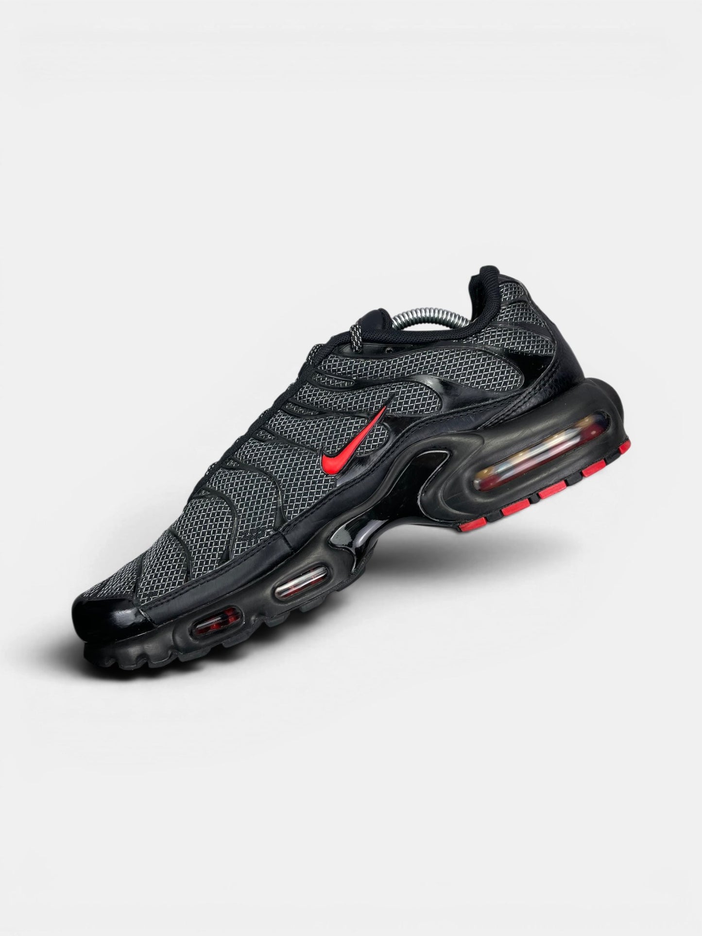 Nike Air Max Plus Metal Mesh — buty sportowe męskie w bardzo dobrym stanie rozmiar 45, wewnętrzny panel prawego buta