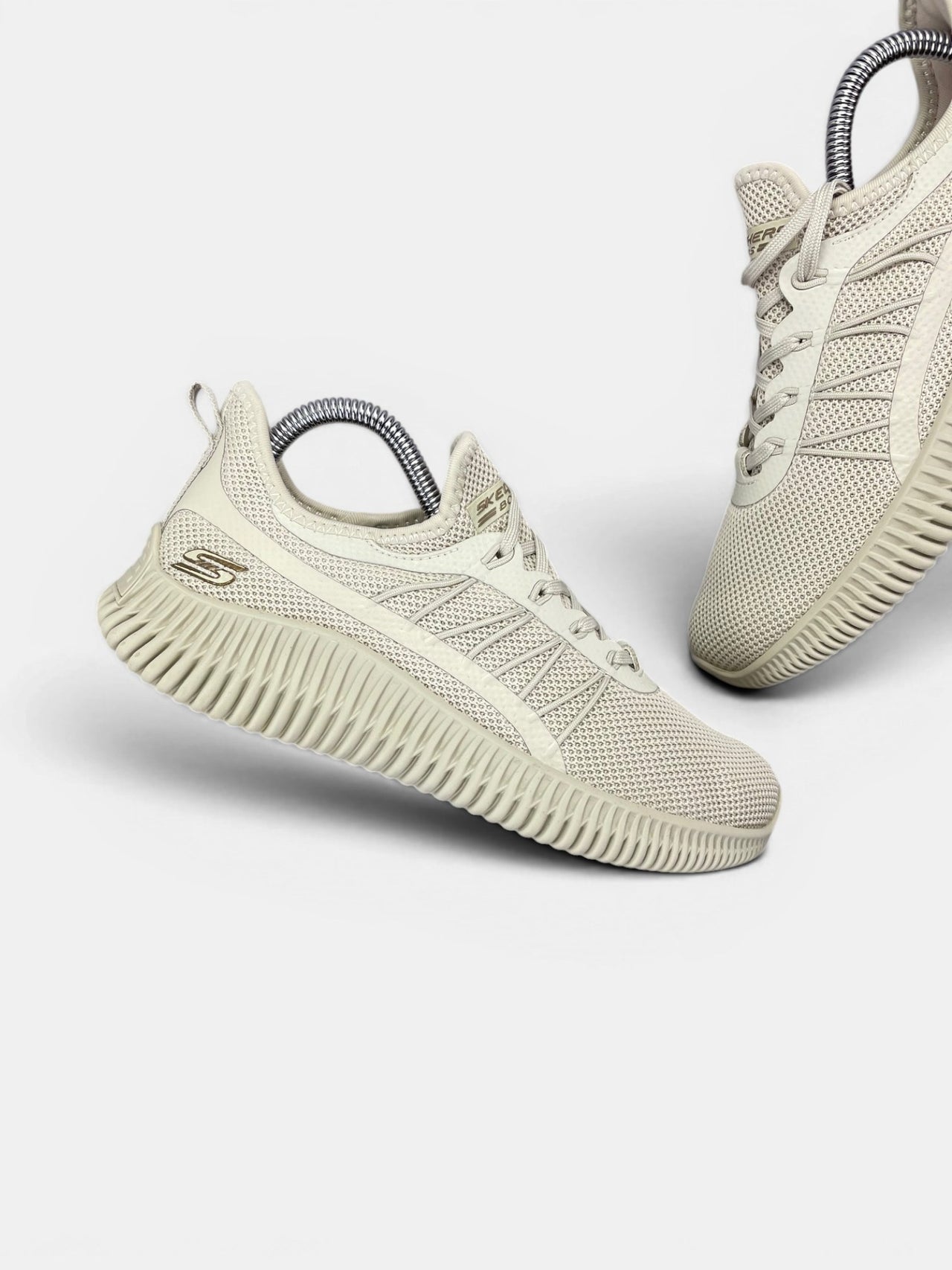 Skechers Bobs — buty sportowe damskie w bardzo dobrym stanie rozmiar 36, zewnętrzny panel lewego buta