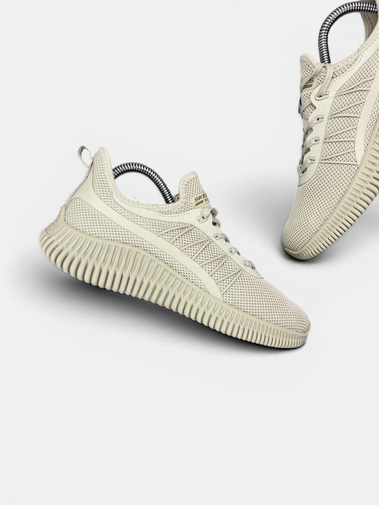 Skechers Bobs — buty sportowe damskie w bardzo dobrym stanie rozmiar 36, wewnętrzny panel lewego buta