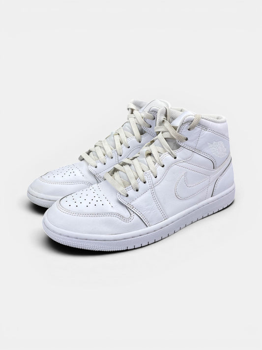 Jordan Air Jordan 1 Mid Triple White — buty sportowe męskie w bardzo dobrym stanie rozmiar 42, widok z boku