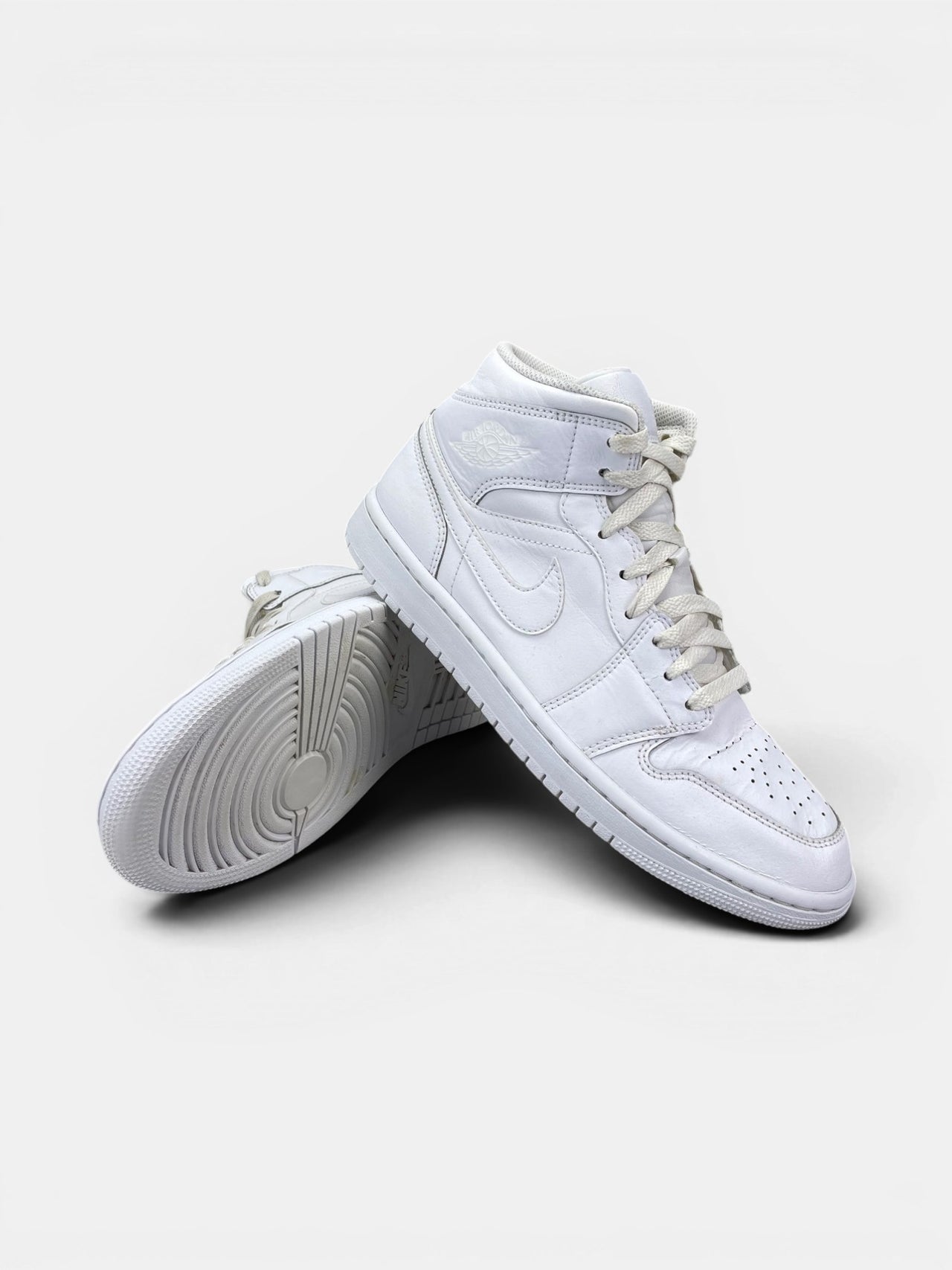Jordan Air Jordan 1 Mid Triple White — buty sportowe męskie w bardzo dobrym stanie rozmiar 42, boczny profil