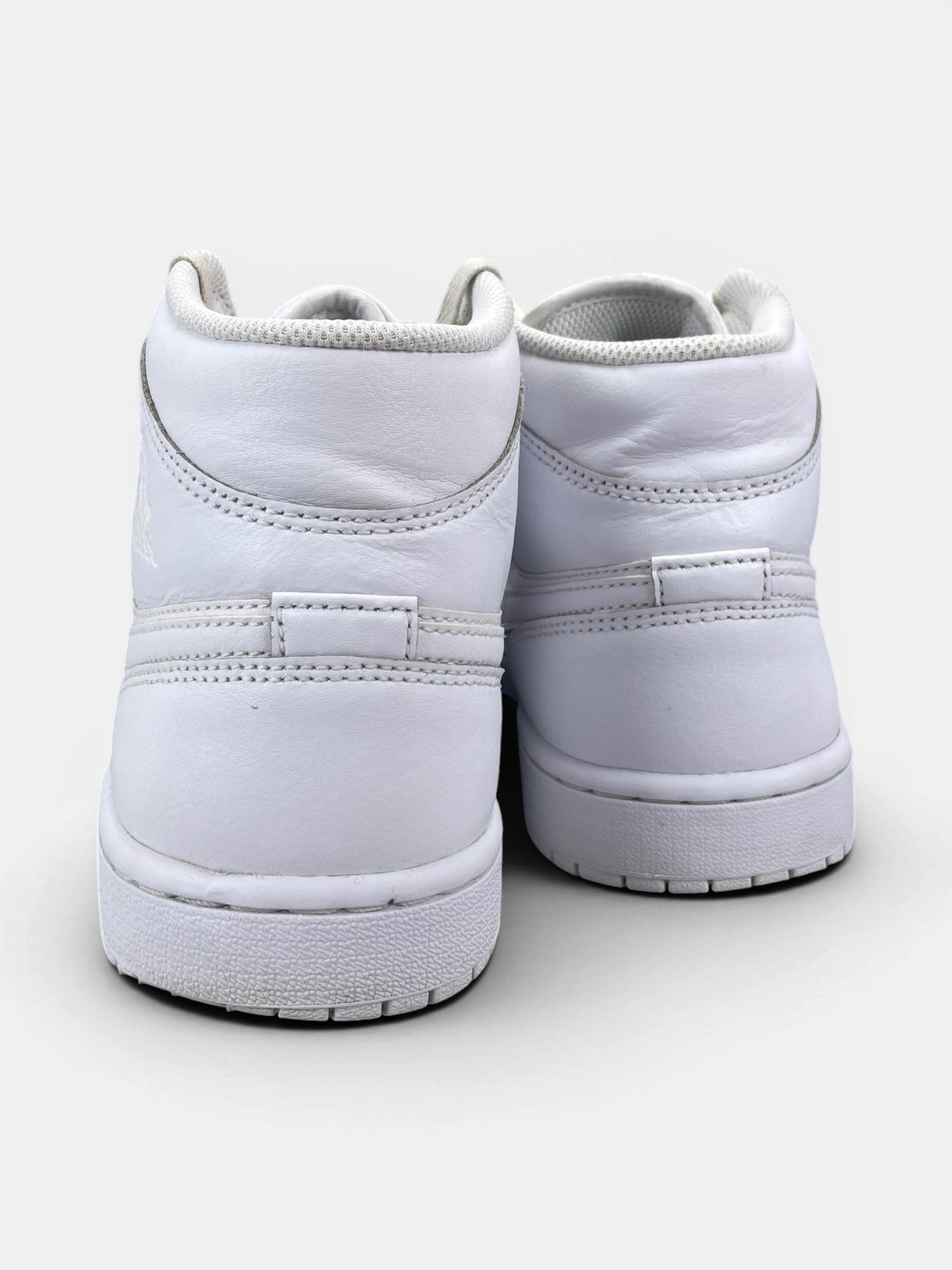 Jordan Air Jordan 1 Mid Triple White — buty sportowe męskie w bardzo dobrym stanie rozmiar 42, widok z tyłu