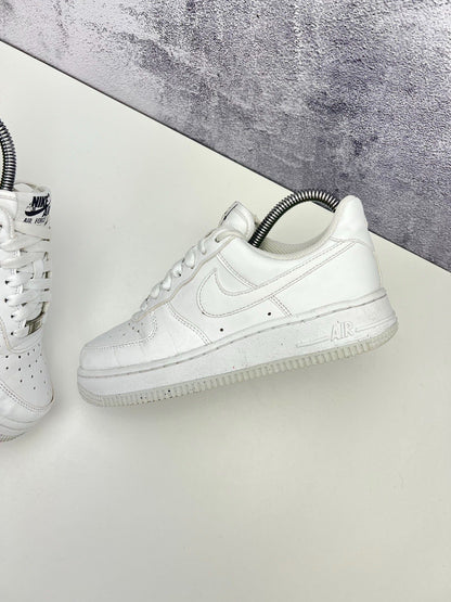 Nike Air Force 1 '07 Next Nature — buty sportowe damskie w bardzo dobrym stanie rozmiar 36, widok z góry na zewnętrzną stronę butów