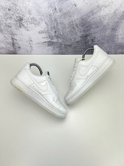 Nike Air Force 1 '07 Next Nature — buty sportowe damskie w bardzo dobrym stanie rozmiar 36, zewnętrzny panel prawego buta