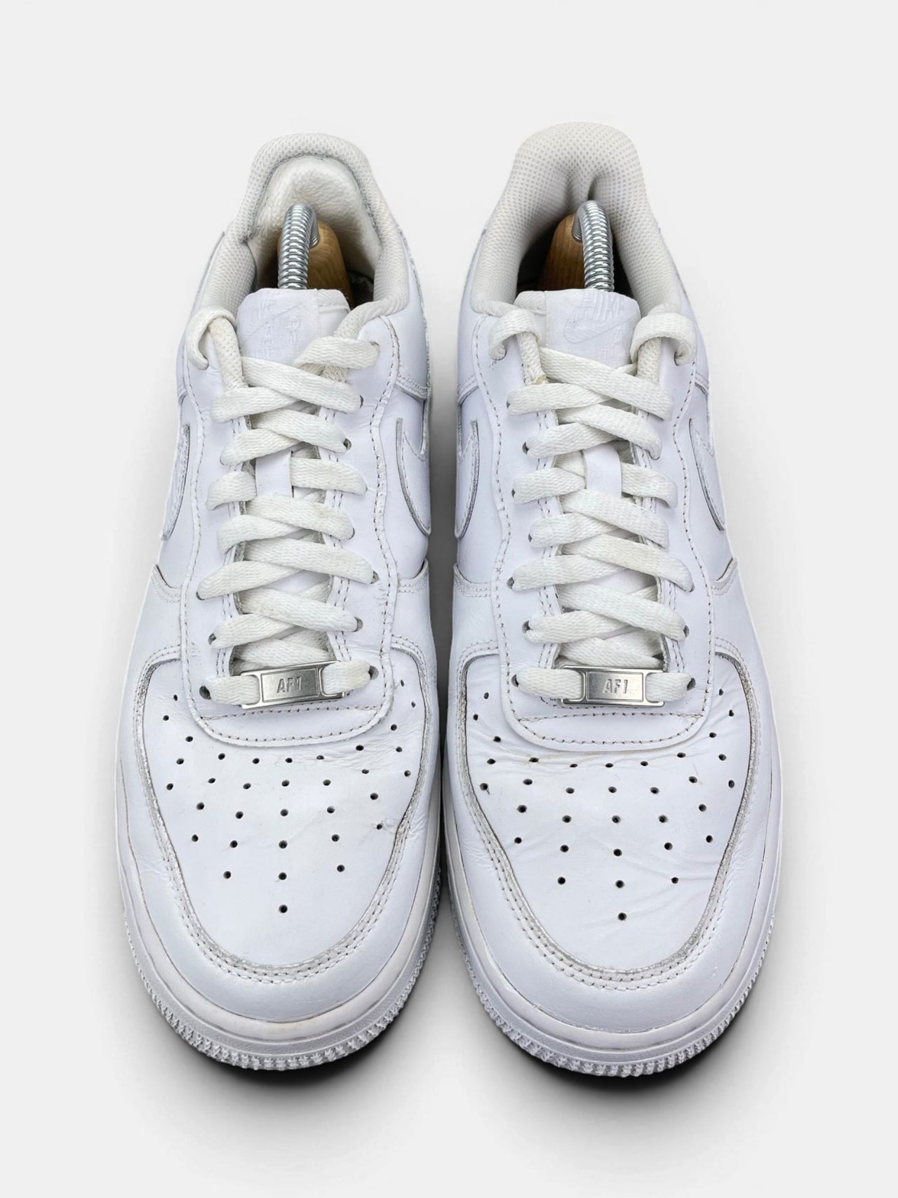 Nike Air Force 1 Low Triple White — buty sportowe męskie w bardzo dobrym stanie rozmiar 42.5, widok z góry