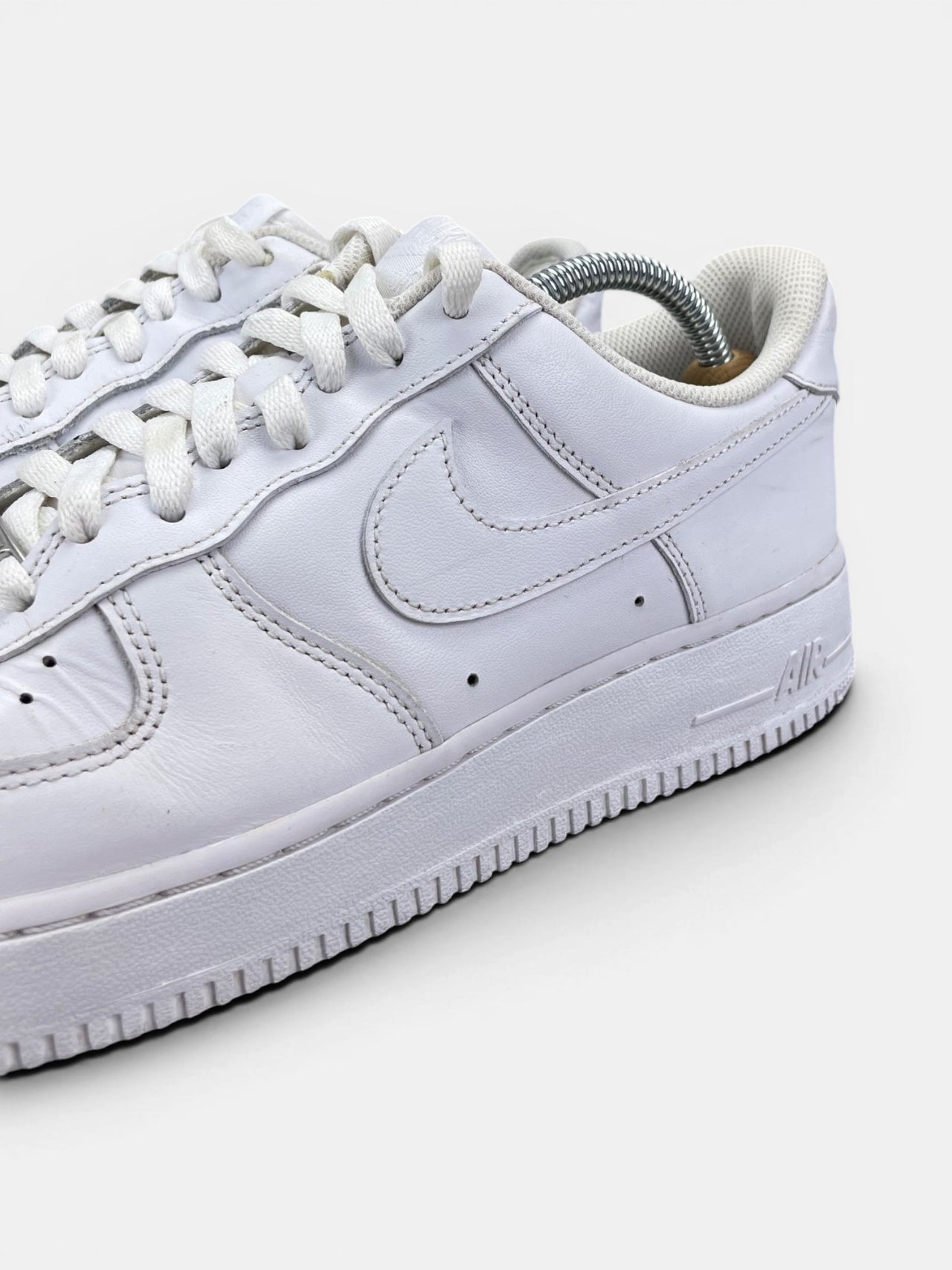 Nike Air Force 1 Low Triple White — buty sportowe męskie w bardzo dobrym stanie rozmiar 42.5, opcjonalne zdjęcie 1
