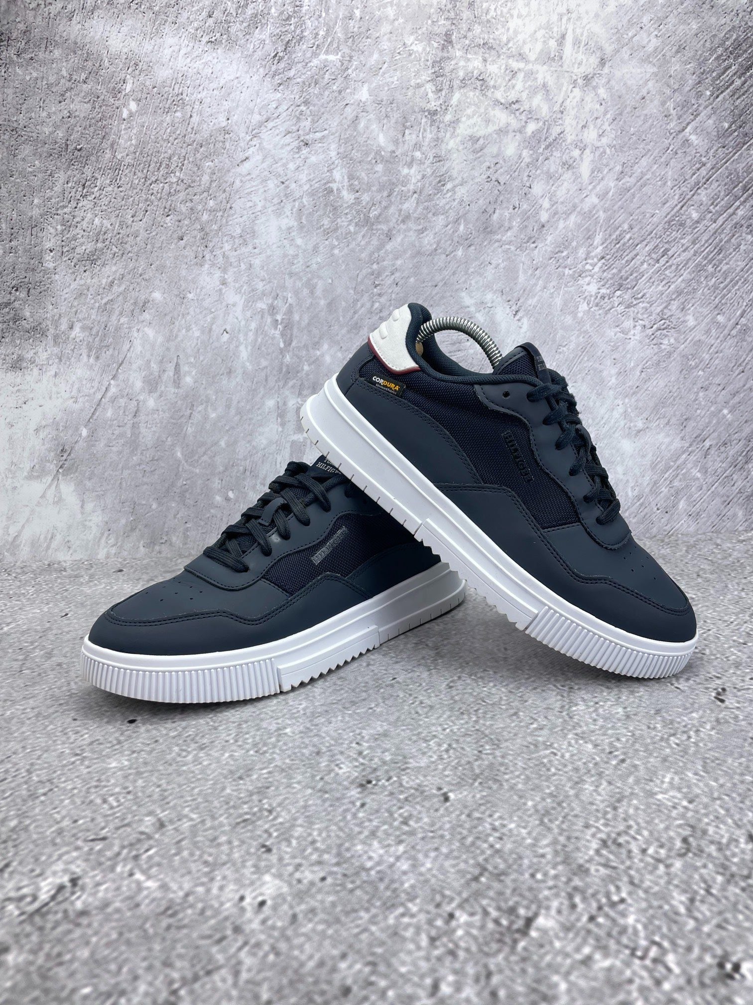 Tommy Hilfiger Supercup Mix Cordura — buty sportowe męskie w bardzo dobrym stanie rozmiar 41, boczny profil