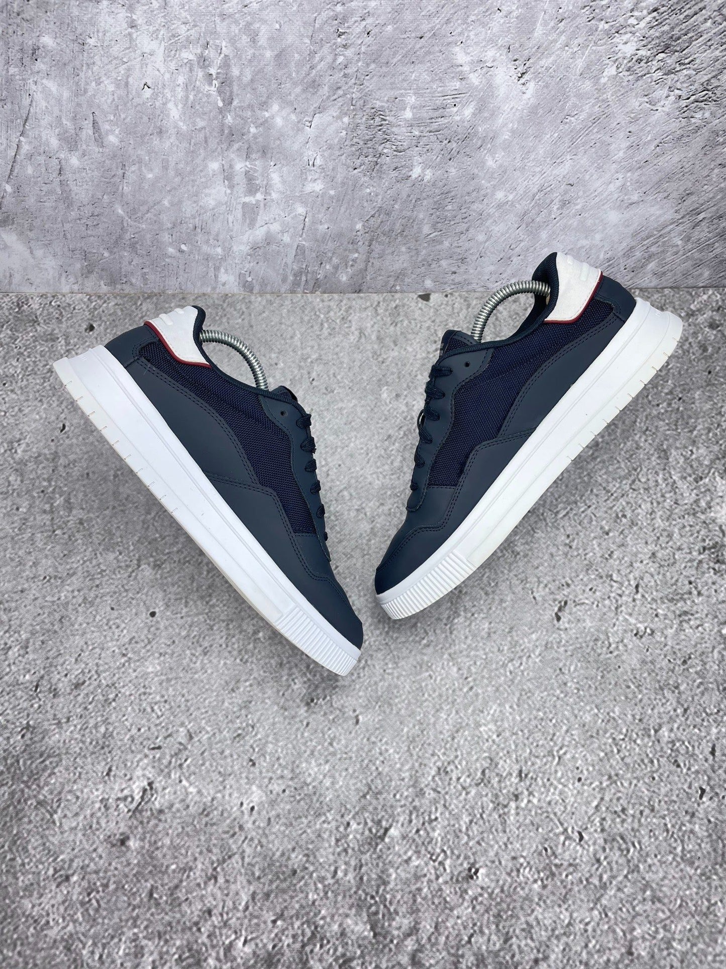 Tommy Hilfiger Supercup Mix Cordura — buty sportowe męskie w bardzo dobrym stanie rozmiar 41, widok z góry na wewnętrzną stronę butów