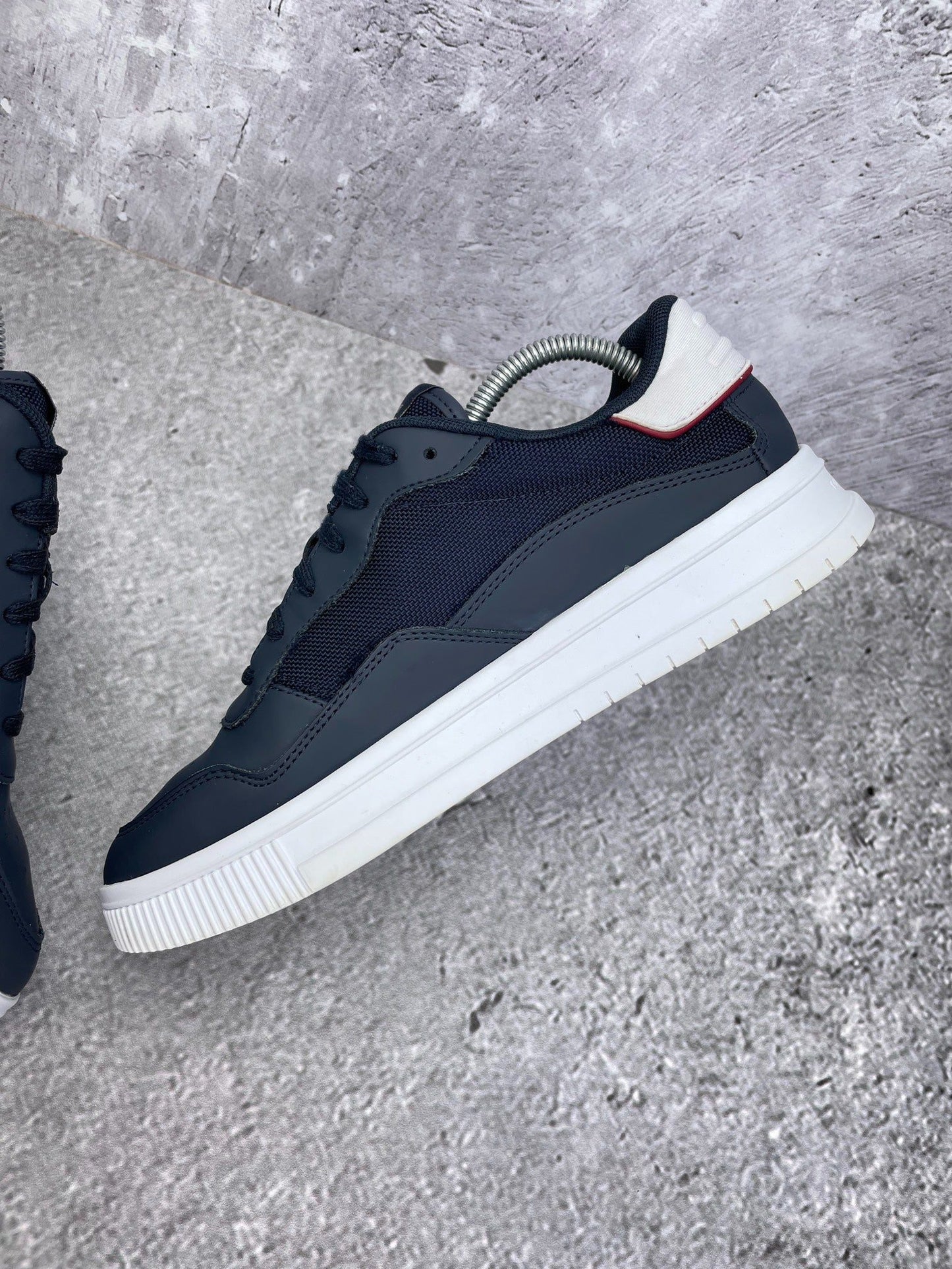 Tommy Hilfiger Supercup Mix Cordura — buty sportowe męskie w bardzo dobrym stanie rozmiar 41, wewnętrzny panel prawego buta