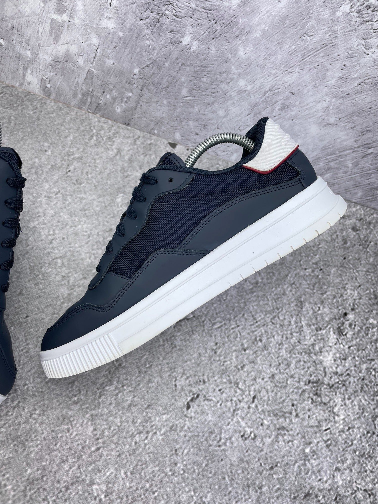 Tommy Hilfiger Supercup Mix Cordura — buty sportowe męskie w bardzo dobrym stanie rozmiar 41, wewnętrzny panel prawego buta