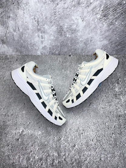 Nike P-6000 Sail Wolf Grey — buty sportowe męskie w bardzo dobrym stanie rozmiar 45.5, widok z góry na zewnętrzną stronę butów