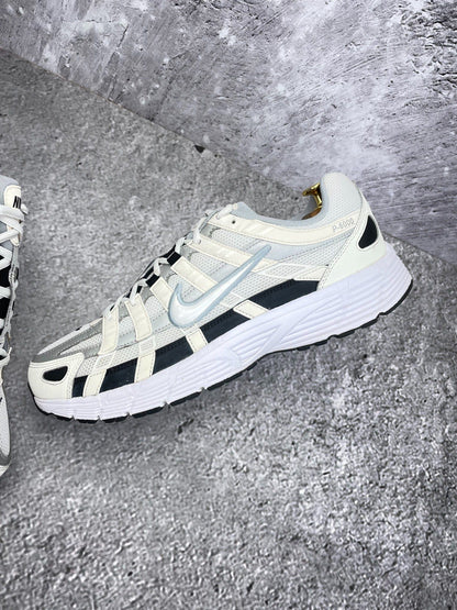 Nike P-6000 Sail Wolf Grey — buty sportowe męskie w bardzo dobrym stanie rozmiar 45.5, zewnętrzny panel lewego buta