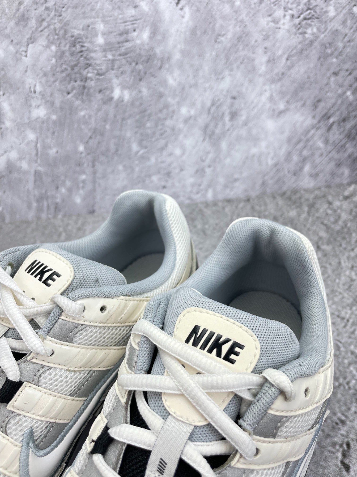 Nike P-6000 Sail Wolf Grey — buty sportowe męskie w bardzo dobrym stanie rozmiar 45.5, opcjonalne zdjęcie 1