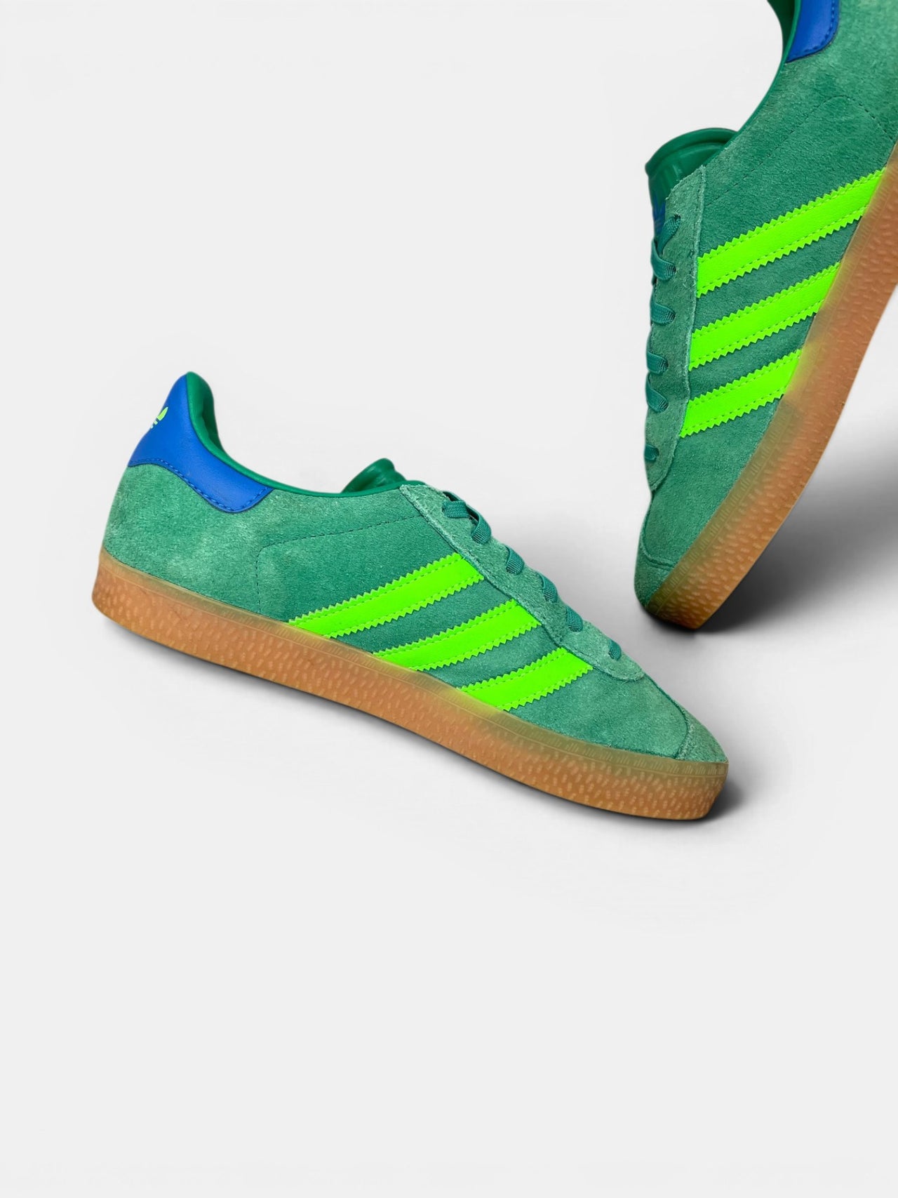 Adidas Gazelle — buty sportowe dziecięce w bardzo dobrym stanie rozmiar 35, wewnętrzny panel lewego buta
