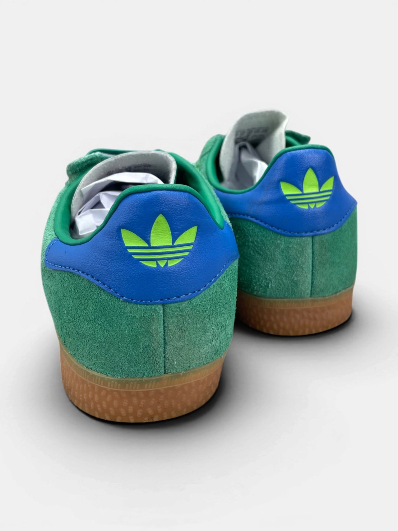 Adidas Gazelle — buty sportowe dziecięce w bardzo dobrym stanie rozmiar 35, widok z tyłu