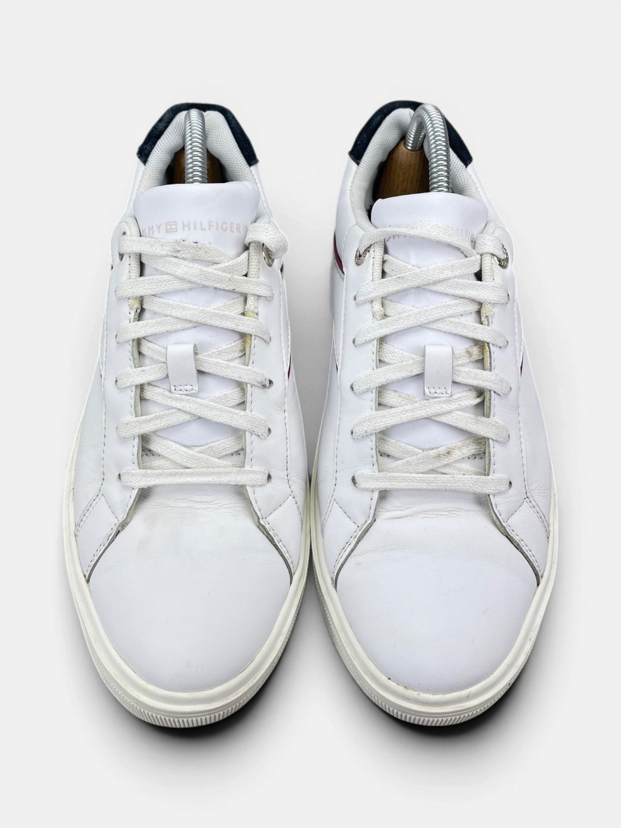Tommy Hilfiger Sneakers — buty sportowe damskie w bardzo dobrym stanie rozmiar 39, widok z góry