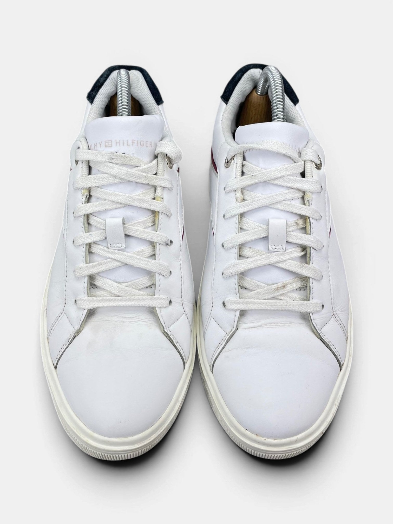 Tommy Hilfiger Sneakers — buty sportowe damskie w bardzo dobrym stanie rozmiar 39, widok z góry