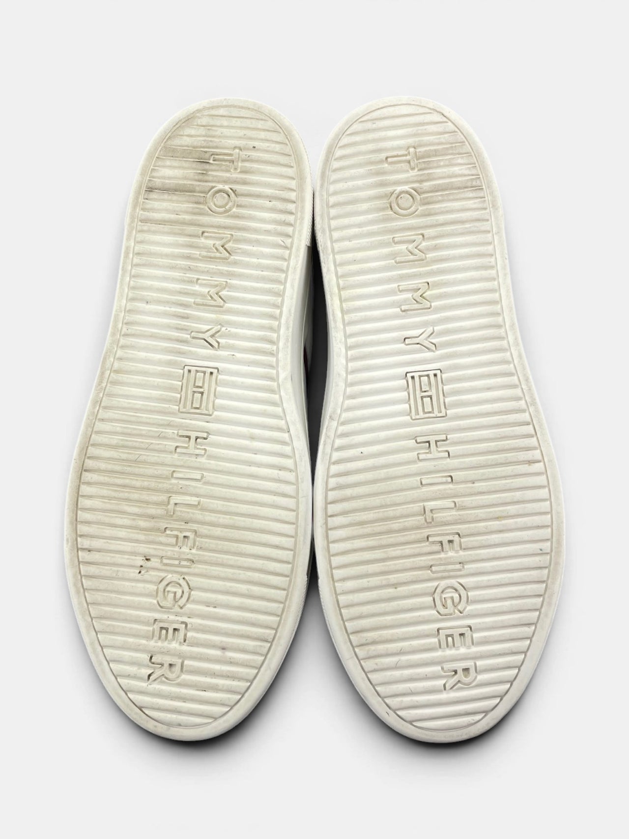 Tommy Hilfiger Sneakers — buty sportowe damskie w bardzo dobrym stanie rozmiar 39, podeszwa