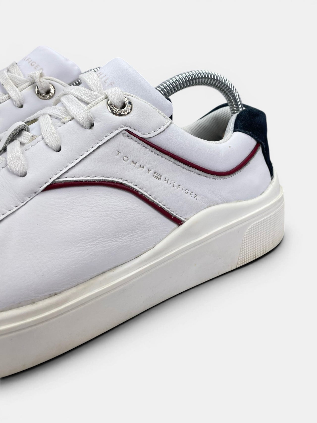 Tommy Hilfiger Sneakers — buty sportowe damskie w bardzo dobrym stanie rozmiar 39, opcjonalne zdjęcie 1