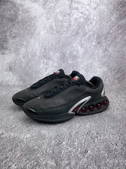Nike Air Max Dn — buty sportowe męskie w bardzo dobrym stanie rozmiar 45, widok z boku