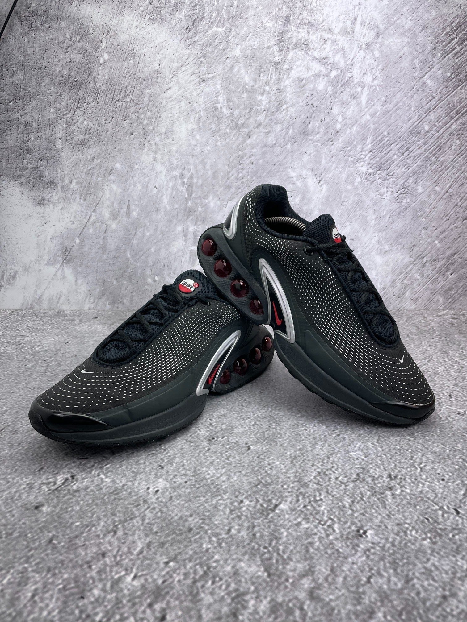 Nike Air Max Dn — buty sportowe męskie w bardzo dobrym stanie rozmiar 45, boczny profil